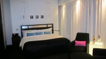 Hip hotel near the shops – Le Germain, Montreal